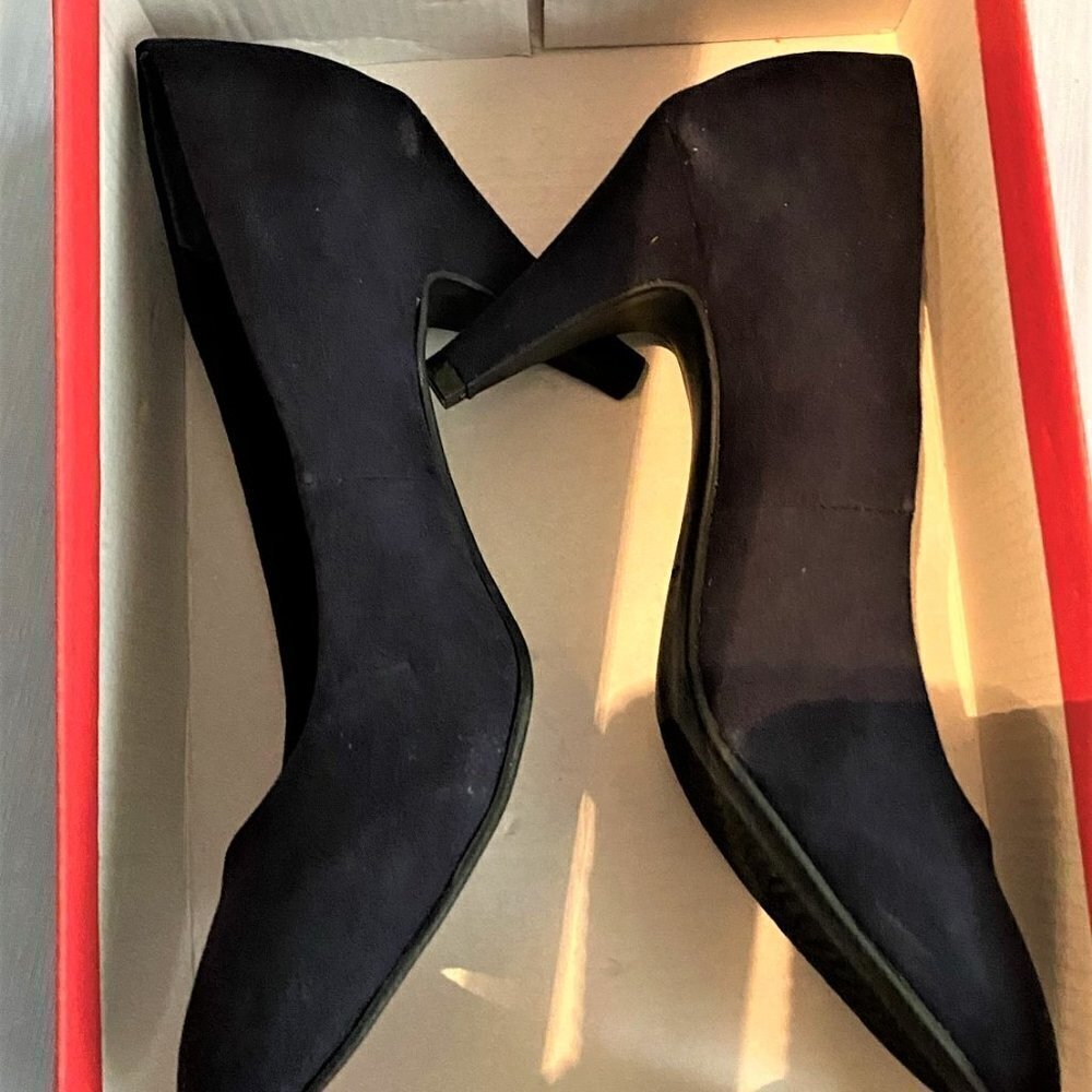 NWT American Rag CIE Navy Felix Pump Like Velvet - Picture 13 of 16